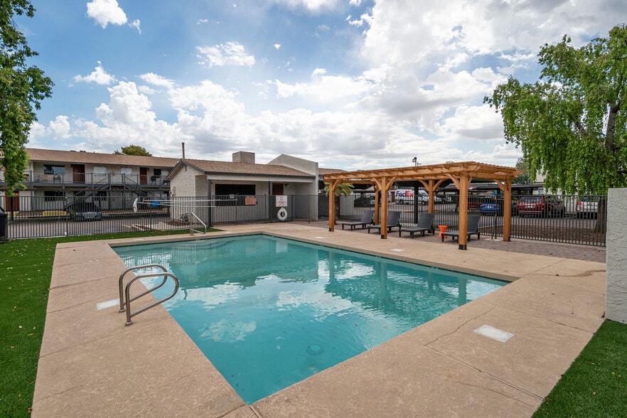 6220 W Ocotillo Rd, Glendale, AZ for sale - Building Photo - Image 2 of 29