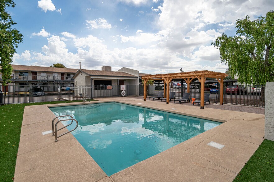 6220 W Ocotillo Rd, Glendale, AZ à vendre - Photo du bâtiment - Image 2 de 29