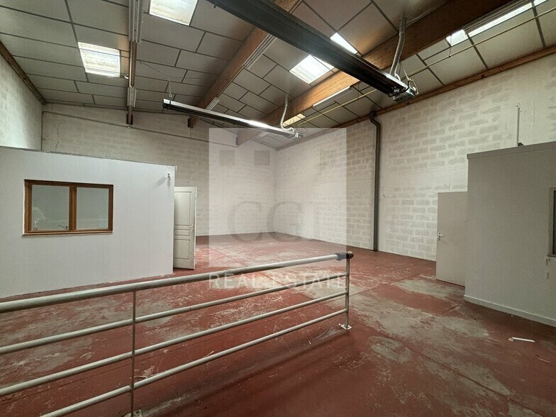 Flex in Genas for lease - Interior Photo - Image 2 of 10