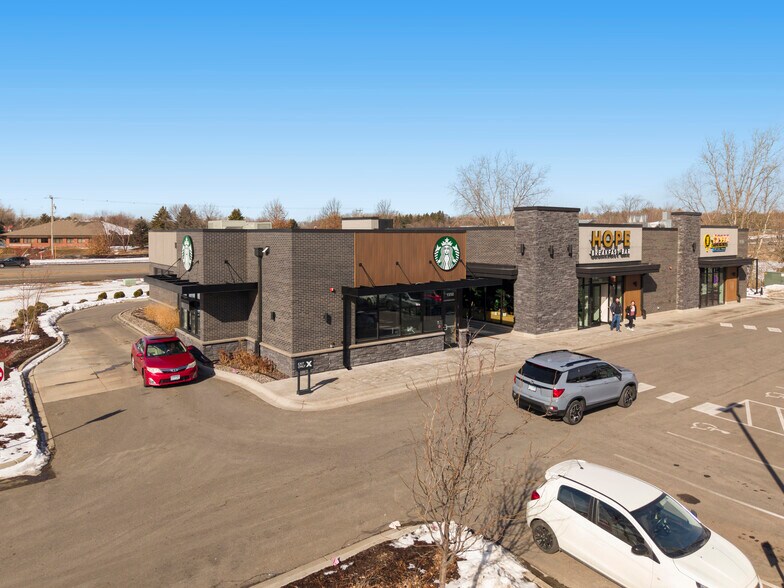 1940 Donegal Dr, Woodbury, MN à vendre - Photo du bâtiment - Image 2 de 11