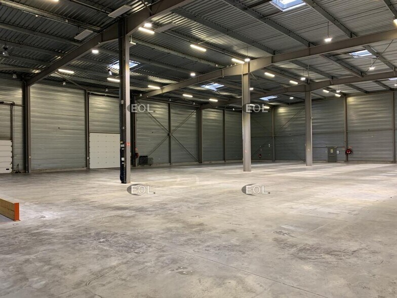 Industrial in Creil for lease - Interior Photo - Image 3 of 6