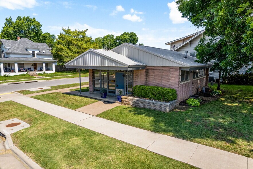 216 W Central Ave, Miami, OK à vendre - Photo du bâtiment - Image 2 de 22