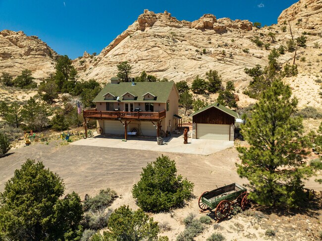 Plus de détails pour 897 E Cocks Comb Dr, Teasdale, UT - Terrain à vendre