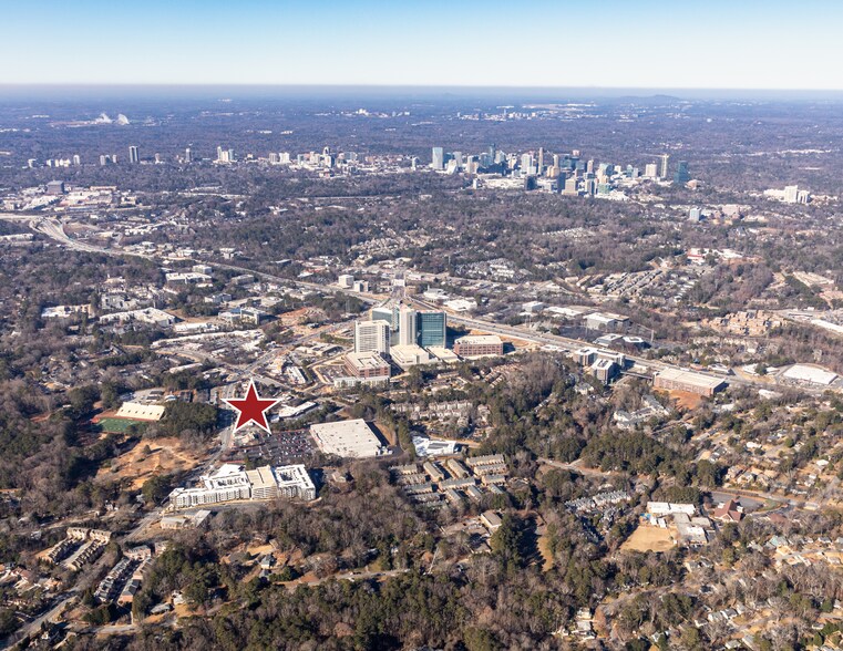 2390 N Druid Hills Rd NE, Atlanta, GA à vendre - Photo du bâtiment - Image 2 de 3