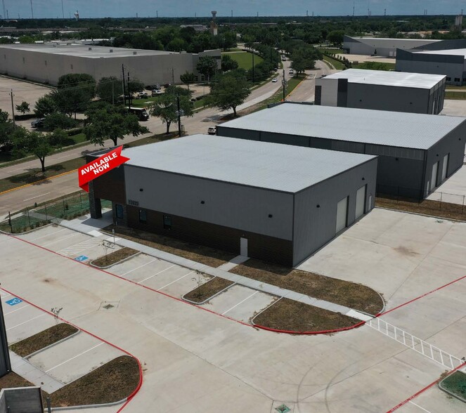 13600 S Gessner Rd, Missouri City, TX for lease - Building Photo - Image 2 of 4