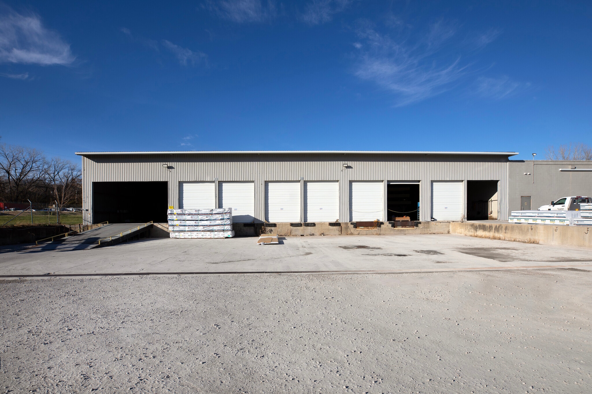 2727 Roe Ln, Kansas City, KS for lease Primary Photo- Image 1 of 11