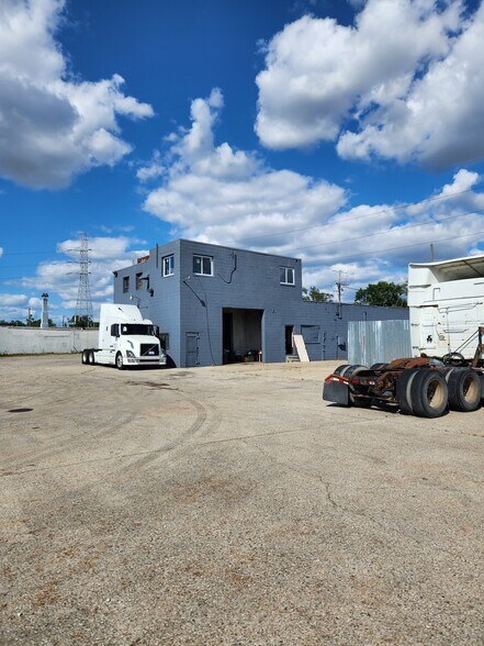 13507 Auburn St, Detroit, MI à vendre - Photo du bâtiment - Image 2 de 29