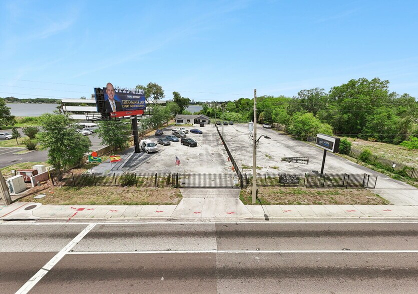 690 N Semoran Blvd, Orlando, FL à louer - Photo du bâtiment - Image 3 de 19