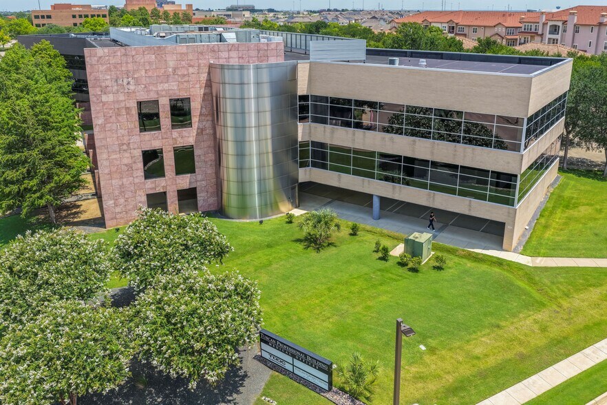 701 Tuscan Dr, Irving, TX à louer - Photo du bâtiment - Image 2 de 12