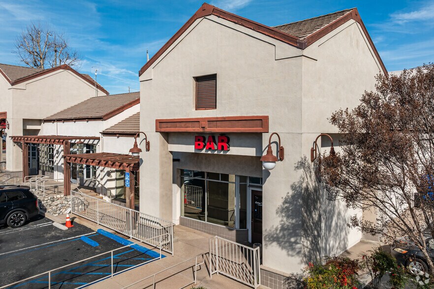 NEC Foothill Blvd, Rancho Cucamonga, CA à louer - Photo du bâtiment - Image 2 de 19