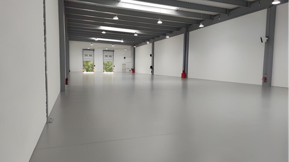 Flex in Tremblay-en-France for lease - Interior Photo - Image 2 of 10