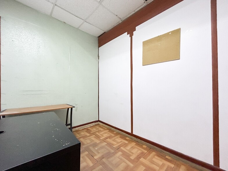 31-39 Sherman Ave, New York, NY for lease - Interior Photo - Image 3 of 9