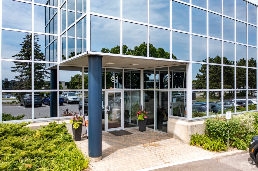 81-95 Granton Dr, Richmond Hill, ON à louer - Photo du bâtiment - Image 3 de 4