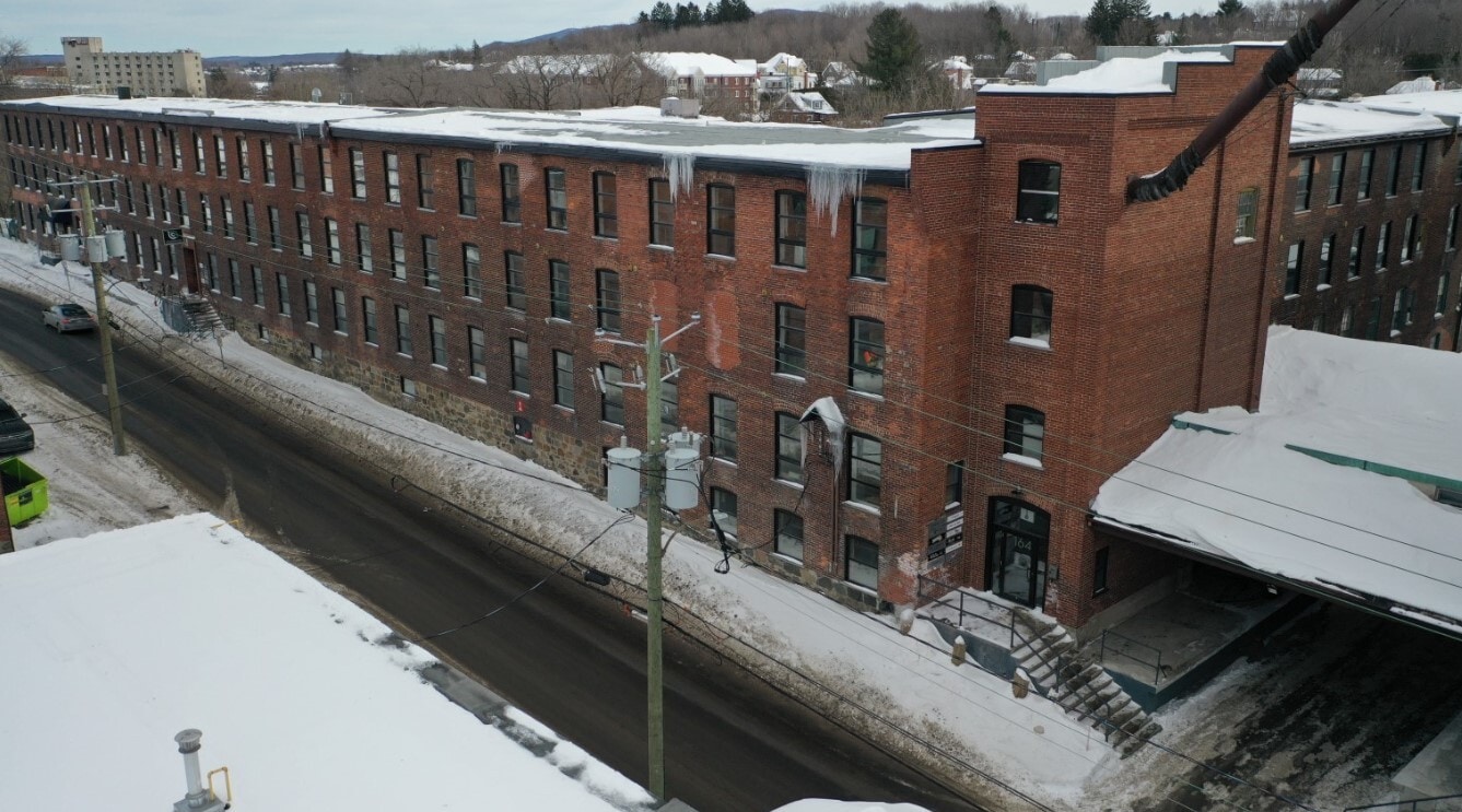 160-164 Rue Cowie, Granby, QC for sale Primary Photo- Image 1 of 1