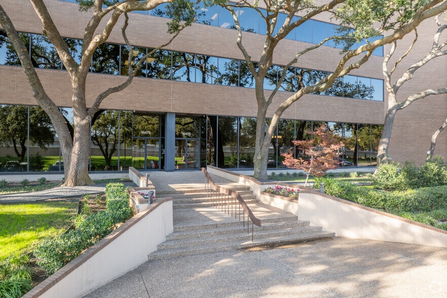 16475 N Dallas Pky, Addison, TX à louer - Photo du bâtiment - Image 2 de 14