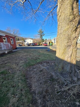 Plus de détails pour 48 School St, Lincoln, RI - Commerce de détail à vendre