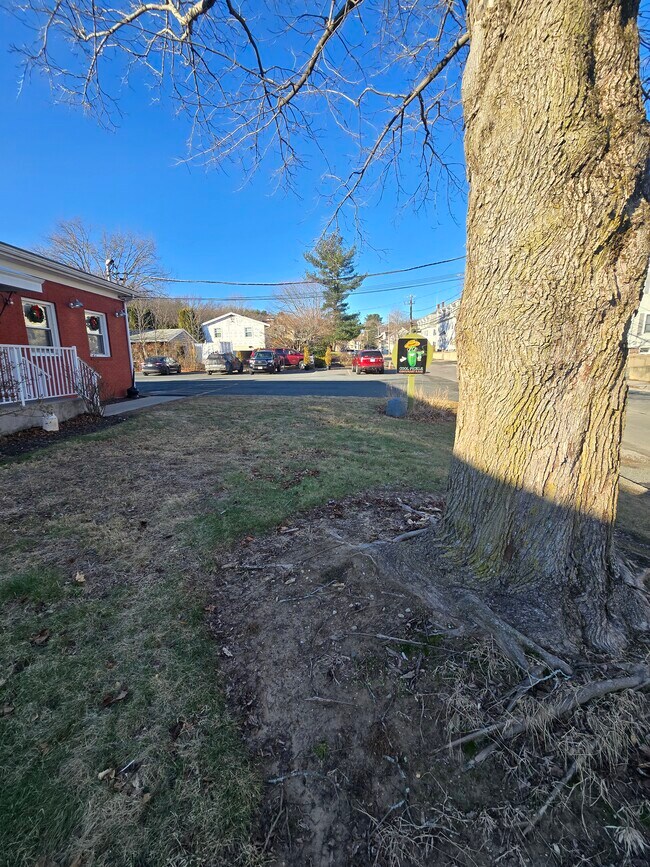 Plus de détails pour 48 School St, Lincoln, RI - Commerce de détail à vendre