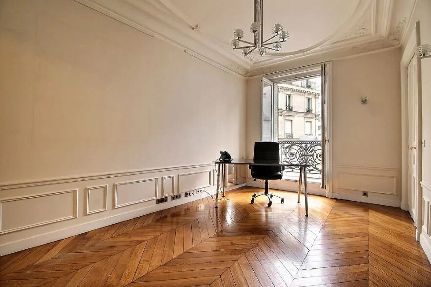 Office in Paris for lease - Interior Photo - Image 2 of 8