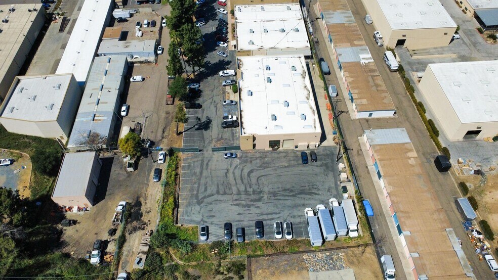 11491 Woodside Ave, Santee, CA à louer - Photo du bâtiment - Image 2 de 5