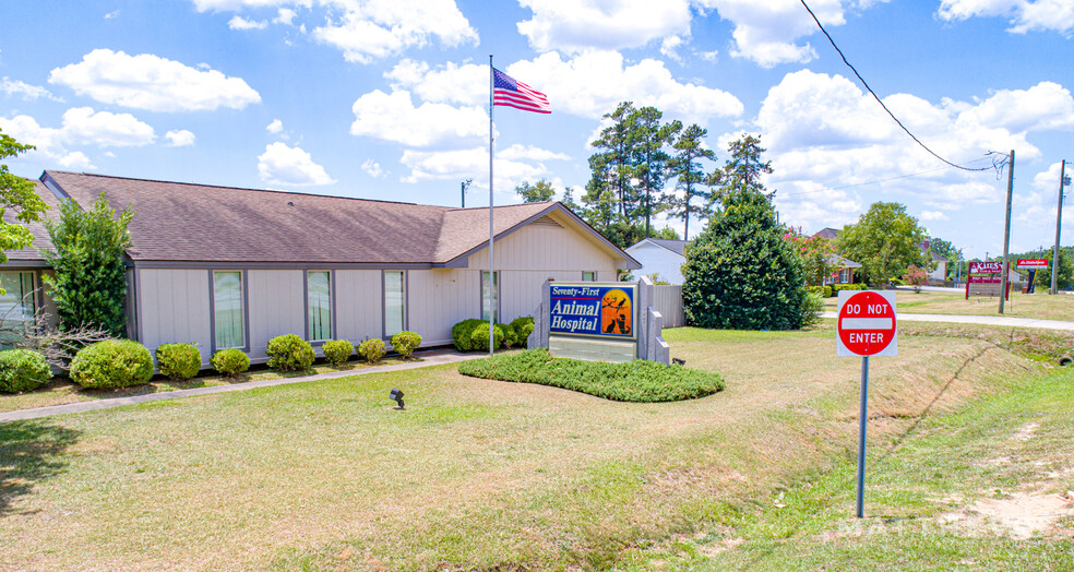 7103 Raeford Rd, Fayetteville, NC à vendre - Photo du bâtiment - Image 1 de 1