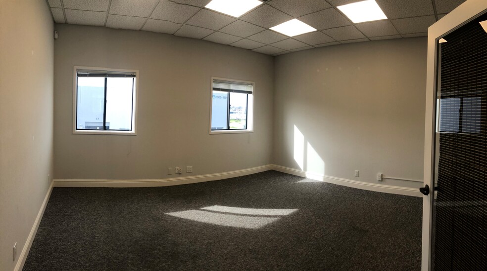 2100 Embarcadero, Oakland, CA for lease - Building Photo - Image 2 of 15