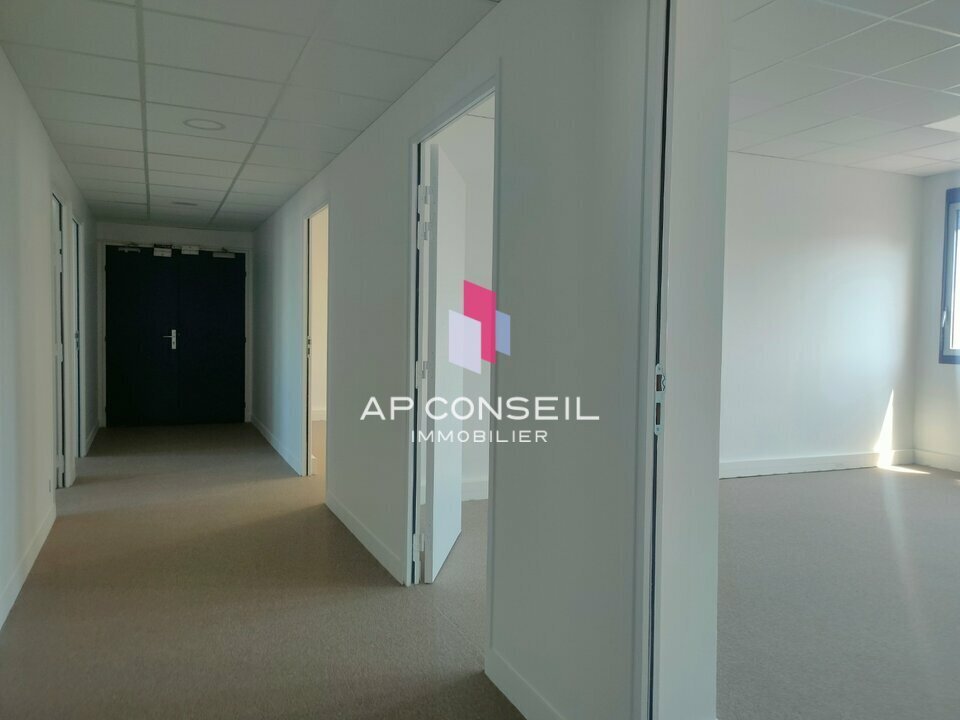 Bureau dans Montigny-le-Bretonneux à vendre Photo intérieure- Image 1 de 6
