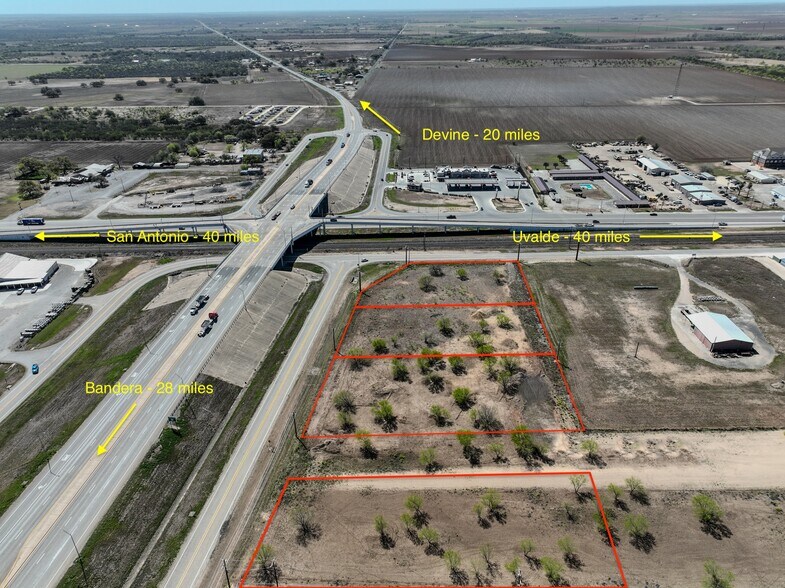 00 00 East 18th Street St, Hondo, TX à vendre - Aérien - Image 3 de 5