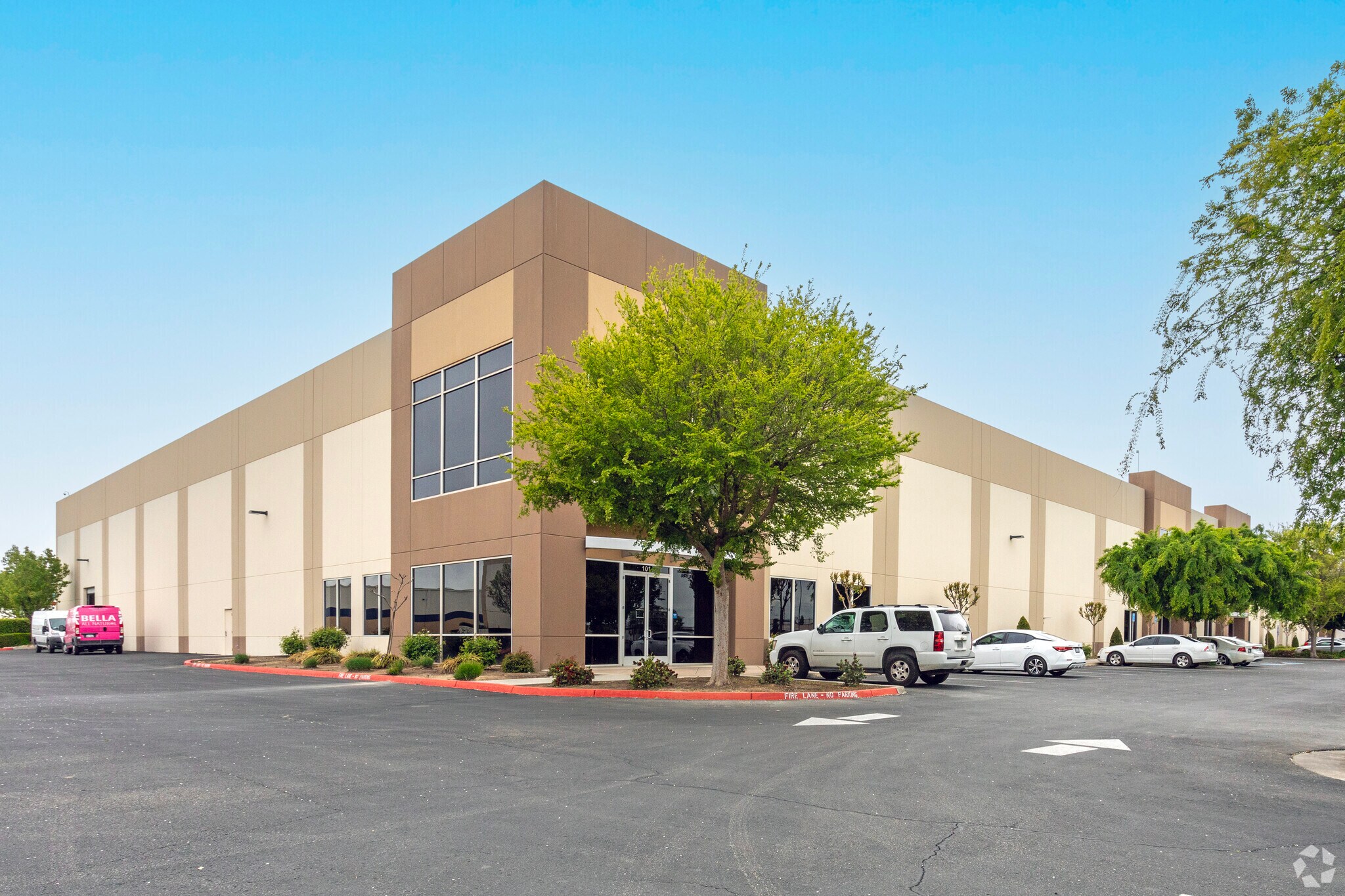 3131 S NorthPointe Dr, Fresno, CA for lease Primary Photo- Image 1 of 13