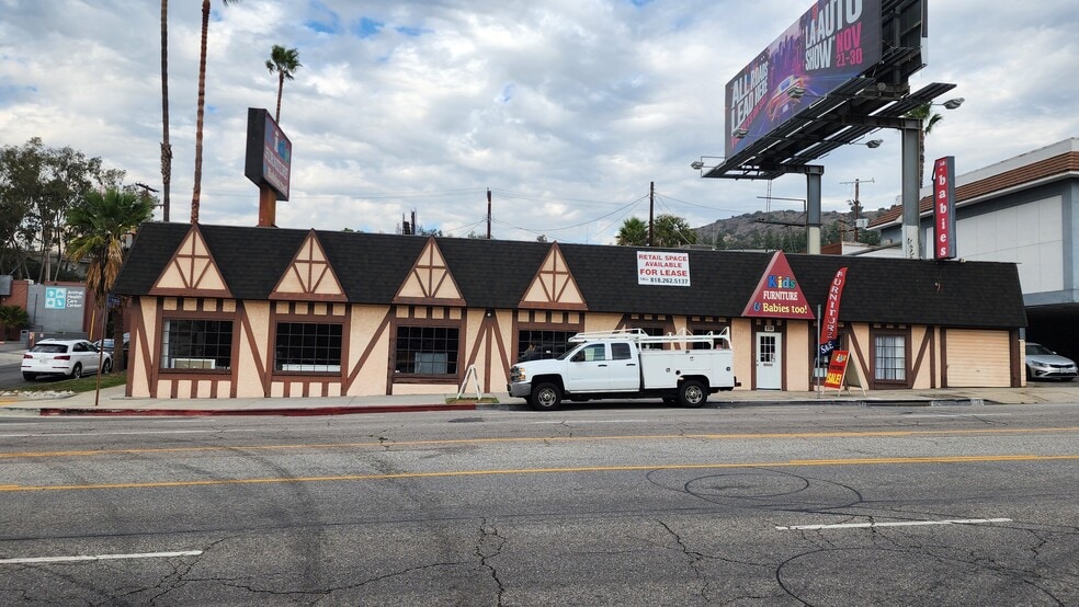 2751 Colorado Blvd, Los Angeles, CA for lease - Building Photo - Image 1 of 16