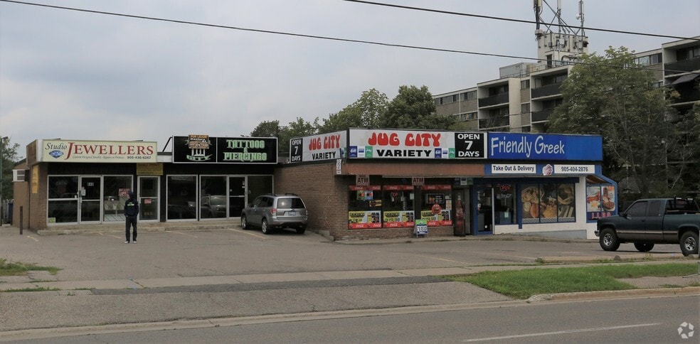 640-650 King St E, Oshawa, ON for lease - Primary Photo - Image 2 of 8