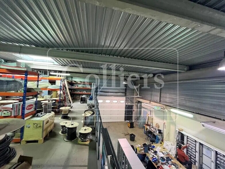 Flex in Saint-Victoret for lease - Interior Photo - Image 2 of 7