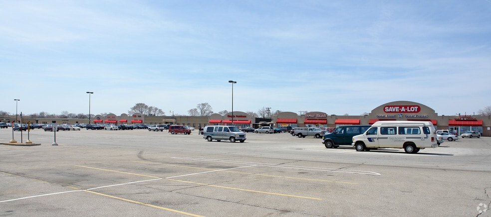 6063-6245 N Teutonia Ave, Milwaukee, WI for lease - Building Photo - Image 3 of 11