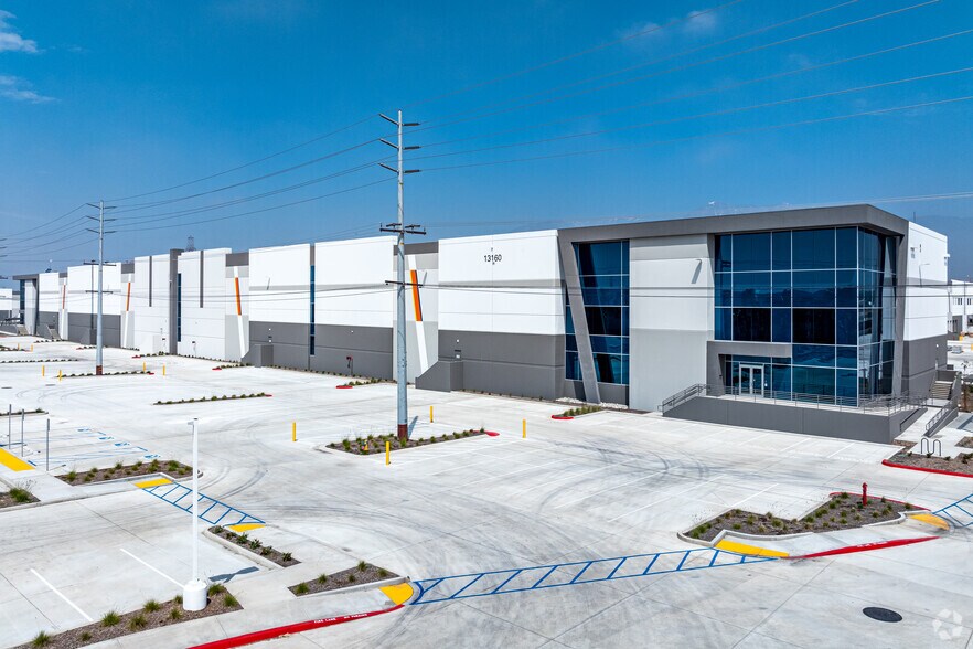 13160 Napa St, Rancho Cucamonga, CA à louer - Photo du bâtiment - Image 3 de 7