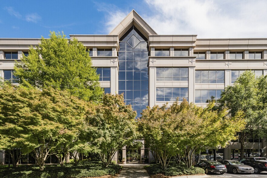 200 Mansell Ct E, Roswell, GA à louer - Photo du bâtiment - Image 3 de 15