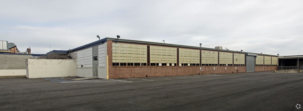 230 Duffy Ave, Hicksville, NY for lease - Building Photo - Image 2 of 3