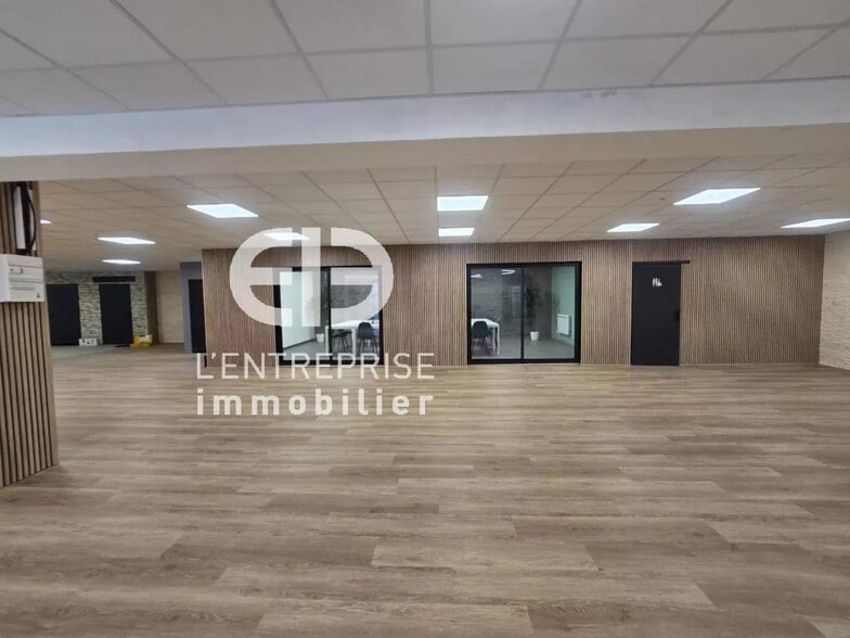 Office in Antibes for lease - Building Photo - Image 2 of 8