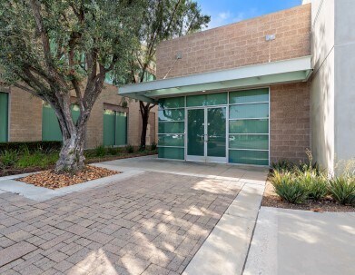 8971 Research Dr, Irvine, CA à vendre - Photo du bâtiment - Image 3 de 3