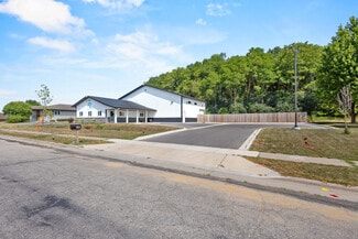 More details for 390 Progress Dr, Cottage Grove, WI - Retail for Sale