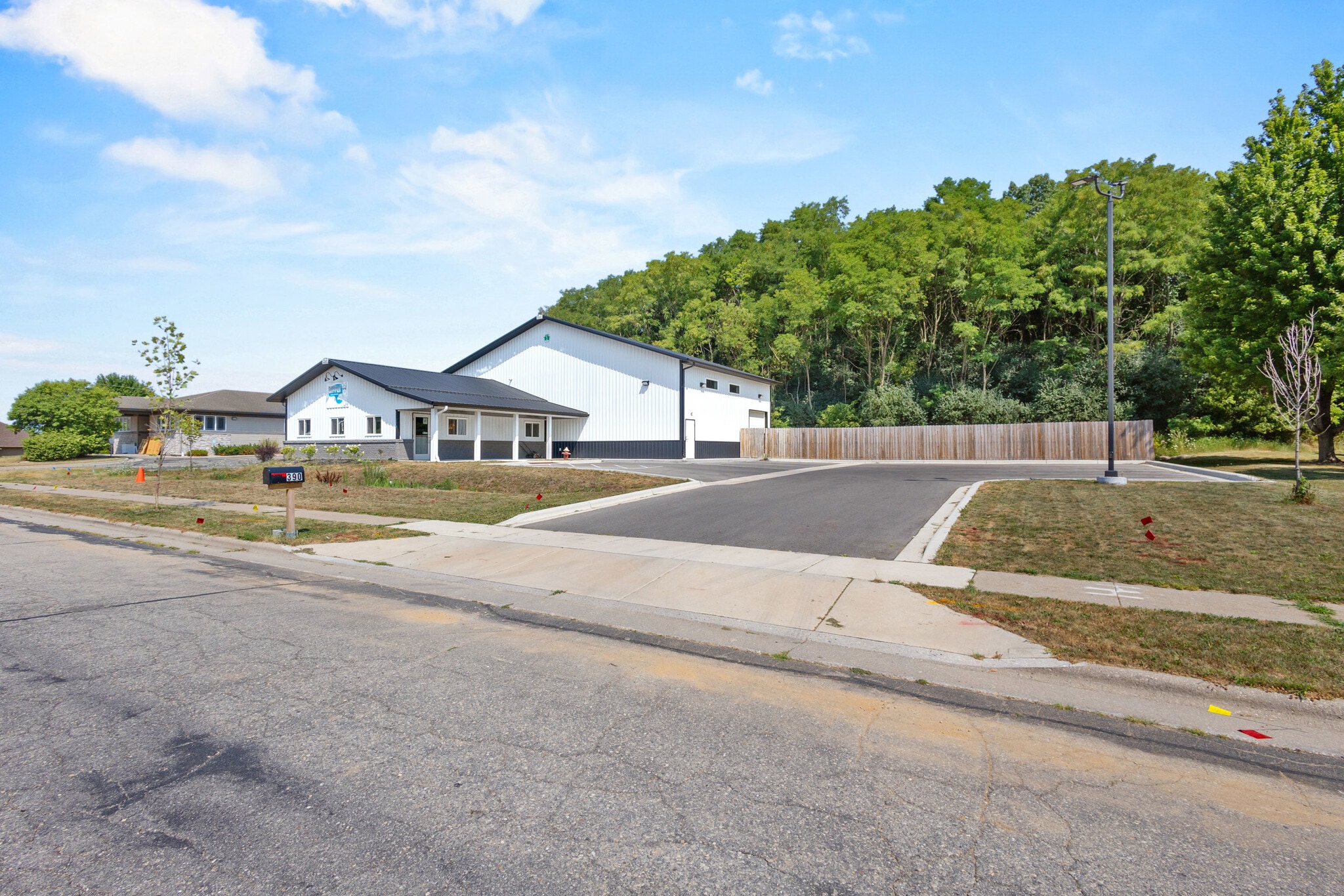 390 Progress Dr, Cottage Grove, WI for sale Primary Photo- Image 1 of 78