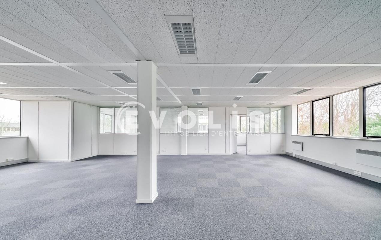 Office in Saint-Thibault-des-Vignes for lease Interior Photo- Image 1 of 5