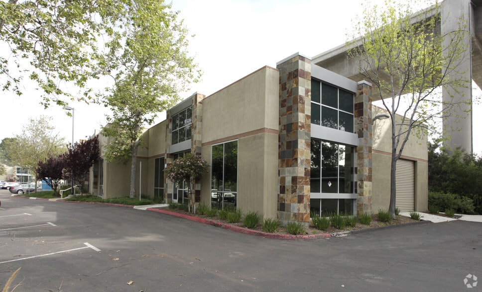 11189 Sorrento Valley Rd, San Diego, CA à louer - Photo du bâtiment - Image 3 de 4