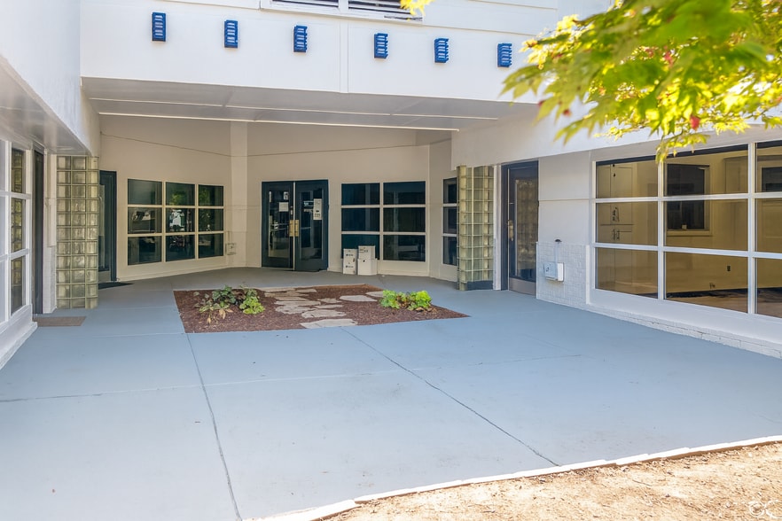 3124 Blue Ridge Rd, Raleigh, NC for lease - Building Photo - Image 2 of 3