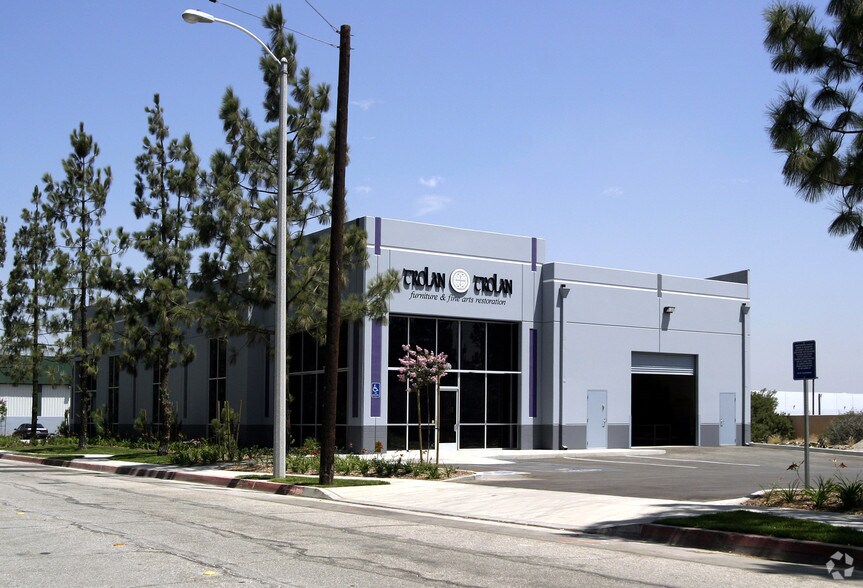 1100-1120 W 10th St, Azusa, CA à louer - Photo du bâtiment - Image 2 de 4