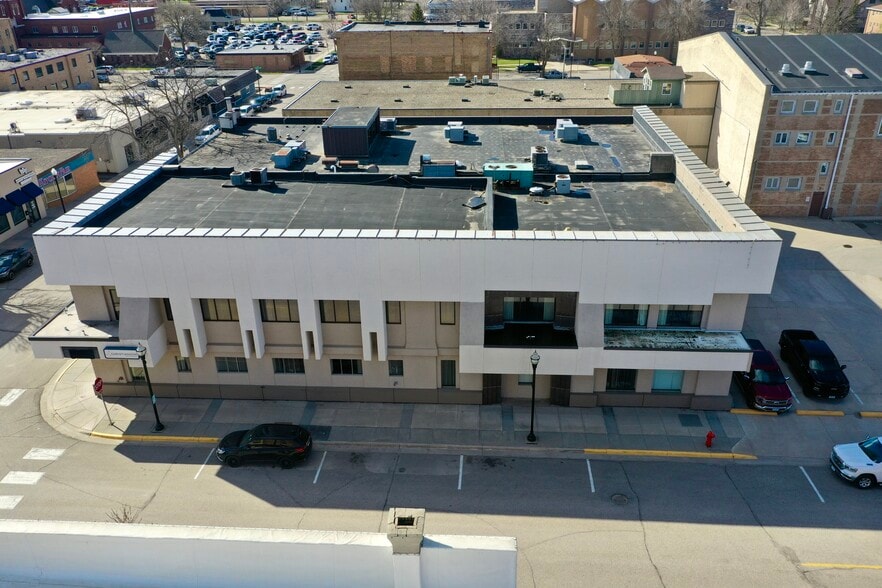 302 5th St SW, Willmar, MN for sale - Building Photo - Image 2 of 18