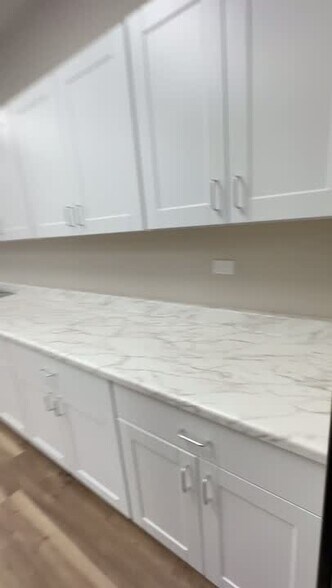 2700 E Chandler Ave, Las Vegas, NV à vendre - Vidéo sur l’inscription commerciale - Image 3 de 33