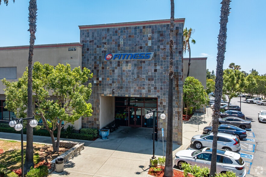 11787 Foothill Blvd, Rancho Cucamonga, CA for lease - Building Photo - Image 3 of 4