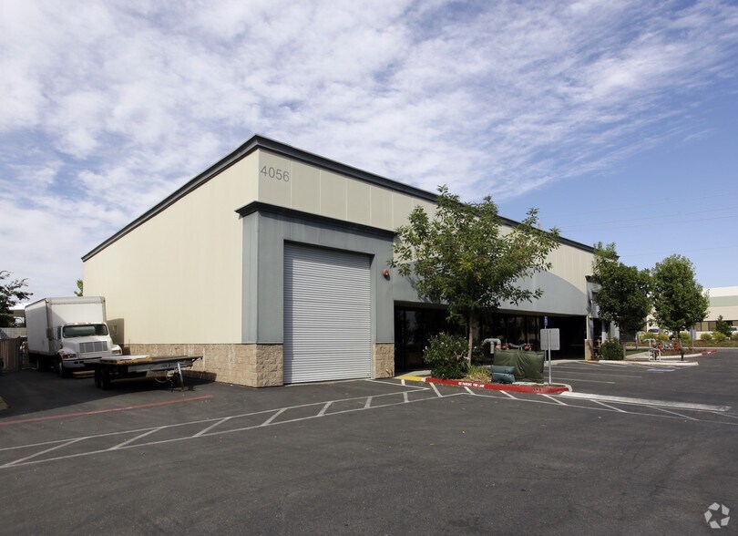 4050 Cincinnati Ave, Rocklin, CA à louer - Photo du bâtiment - Image 1 de 5