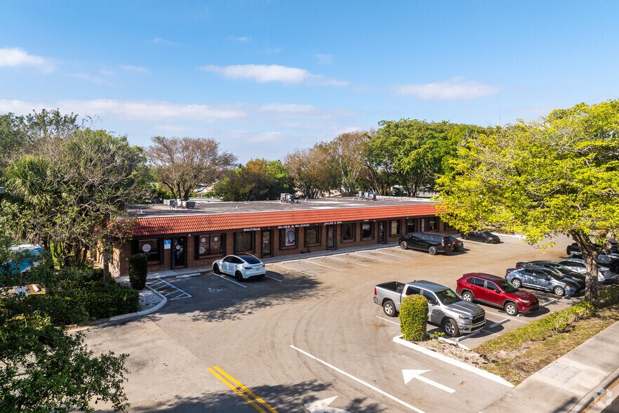 4400 W Hillsboro Blvd, Coconut Creek, FL à louer - Photo du bâtiment - Image 3 de 15
