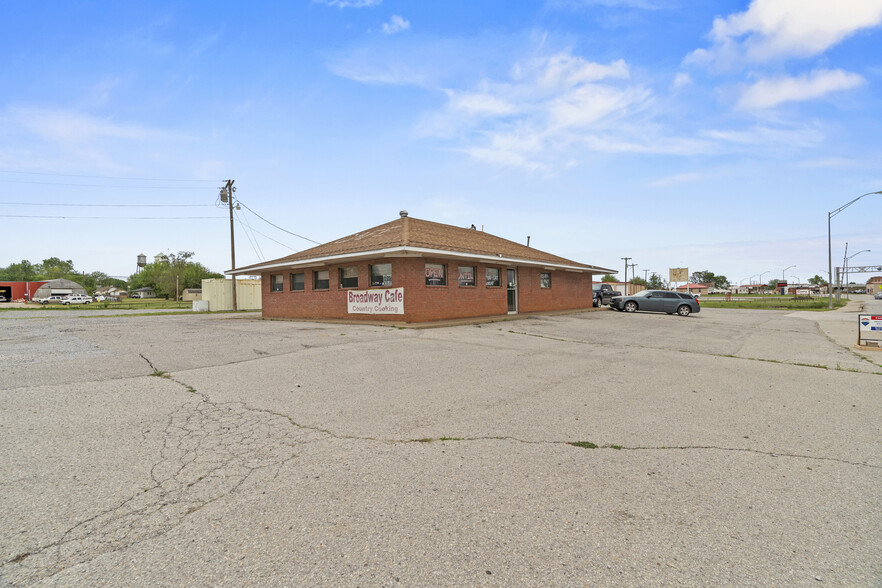 419 Broadway, Geary, OK for sale - Primary Photo - Image 1 of 28