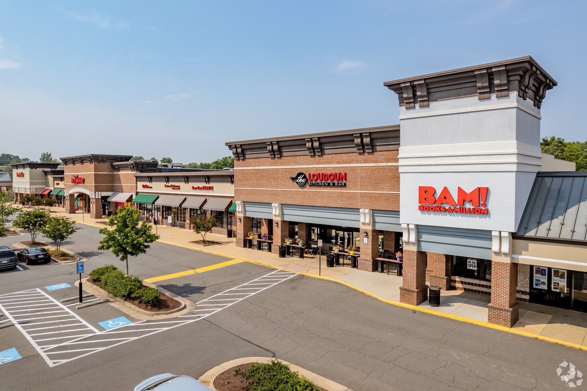 510-550 E Market St, Leesburg, VA for lease Building Photo- Image 1 of 10